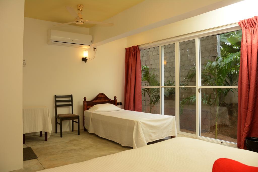 טרינקומאלה Hotel Tobiko מראה חיצוני תמונה