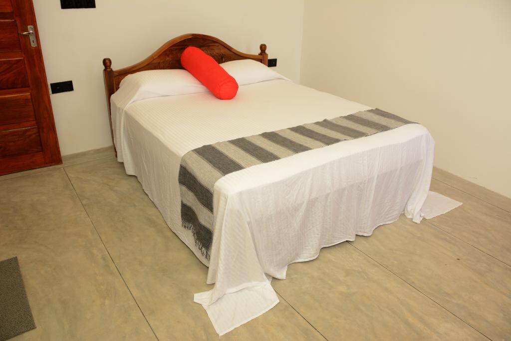 טרינקומאלה Hotel Tobiko מראה חיצוני תמונה