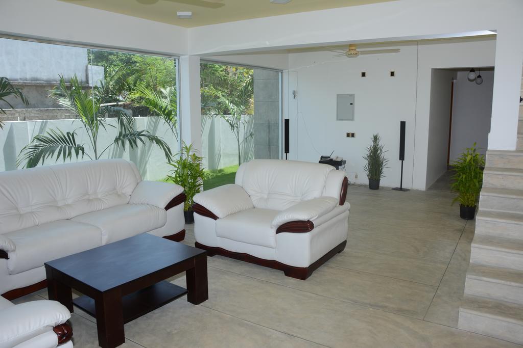 טרינקומאלה Hotel Tobiko מראה חיצוני תמונה