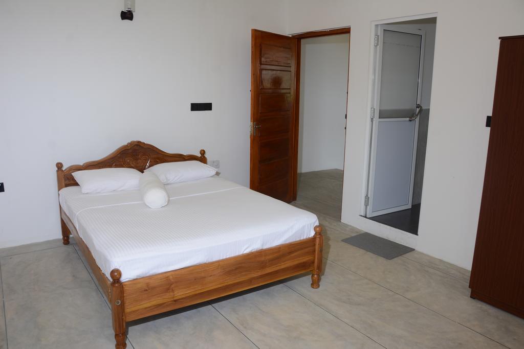 טרינקומאלה Hotel Tobiko מראה חיצוני תמונה