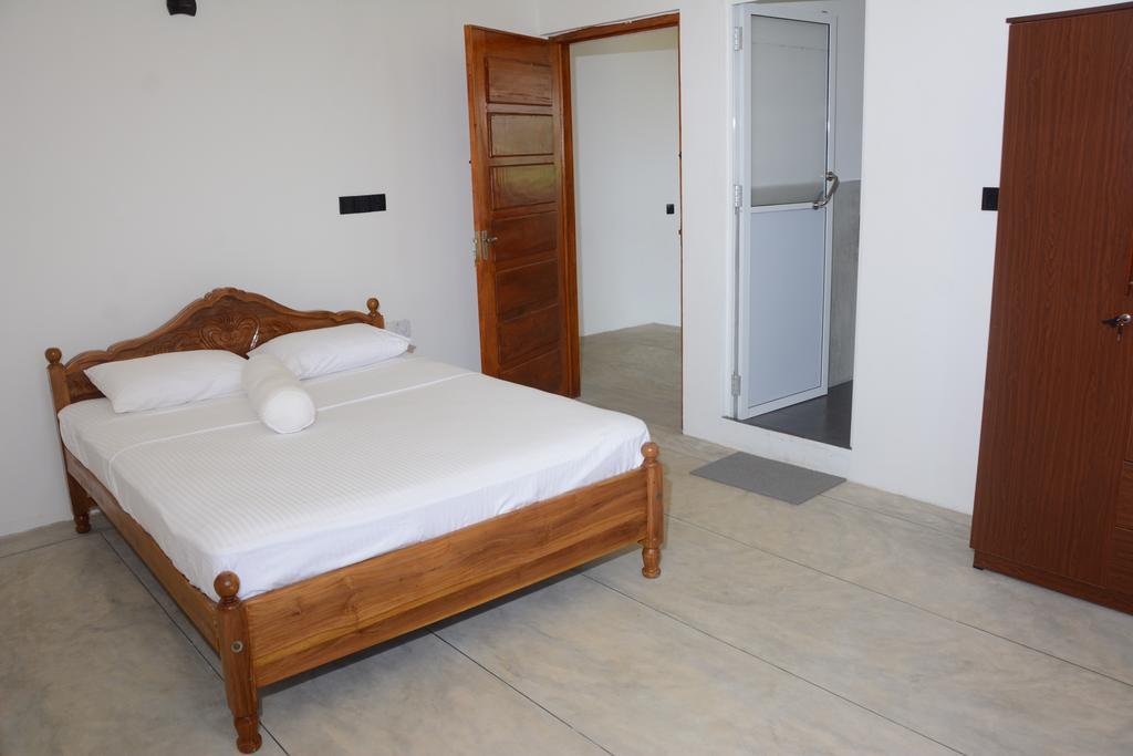 טרינקומאלה Hotel Tobiko מראה חיצוני תמונה