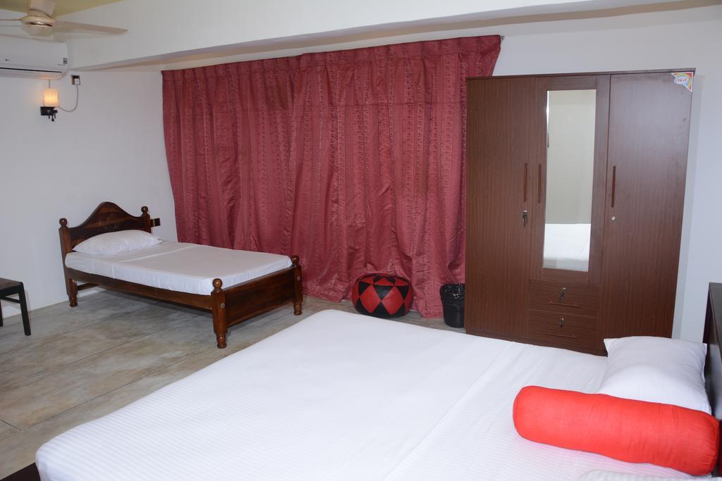 טרינקומאלה Hotel Tobiko מראה חיצוני תמונה