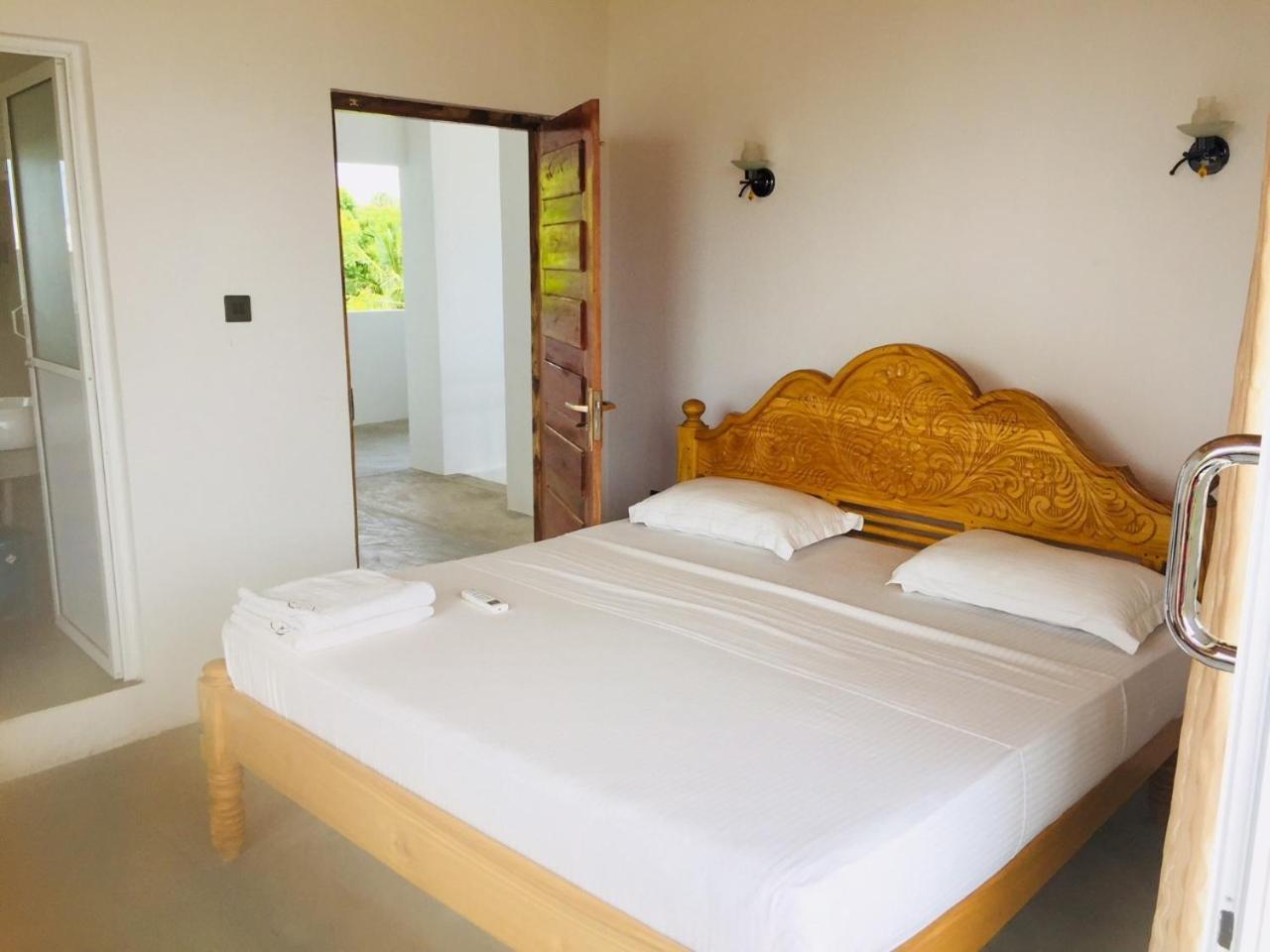 טרינקומאלה Hotel Tobiko מראה חיצוני תמונה