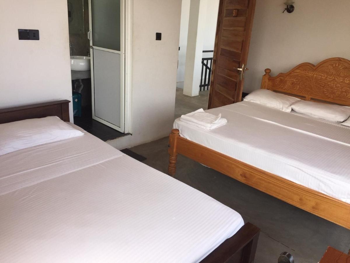 טרינקומאלה Hotel Tobiko מראה חיצוני תמונה